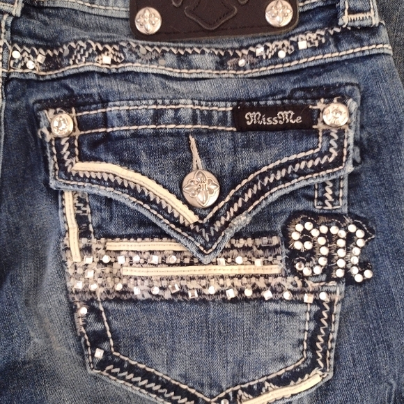 MISS ME SIZE 28 BOOTCUT ONLY ONCE.. LOTS OF BLING💞💞💞 - Picture 1 of 9